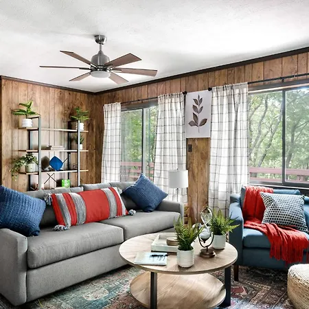 Hot Tub Deck Screened Porch Fire Pit & Wifi